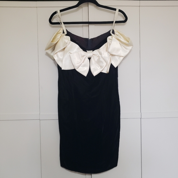 Roberta Dresses & Skirts - Vintage Roberta Black and White Velvet and Satin Party Dress size 7/8
